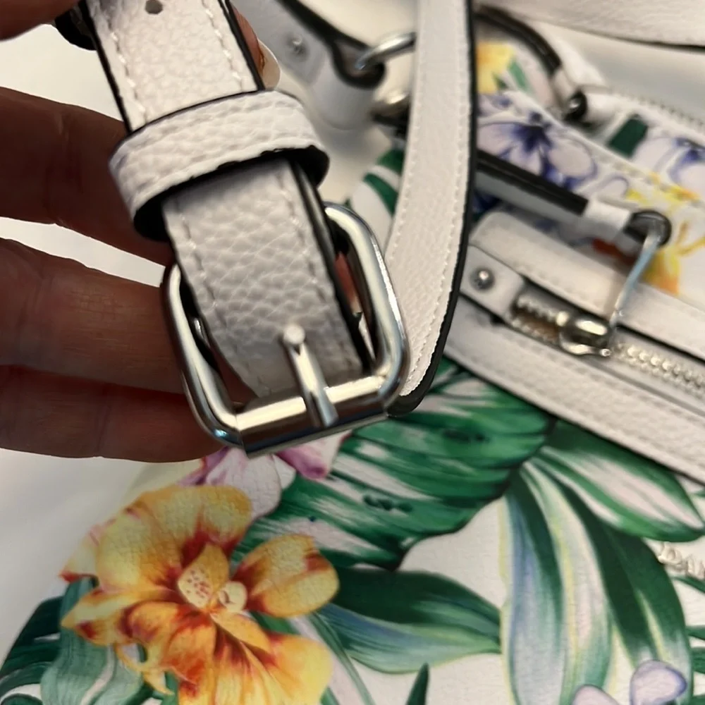 Dana Buchman Pretty Floral Crossbody in Excellent Condition
